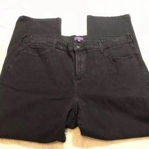 Womans NYDJ Black Wash straight 20W lift Tuck